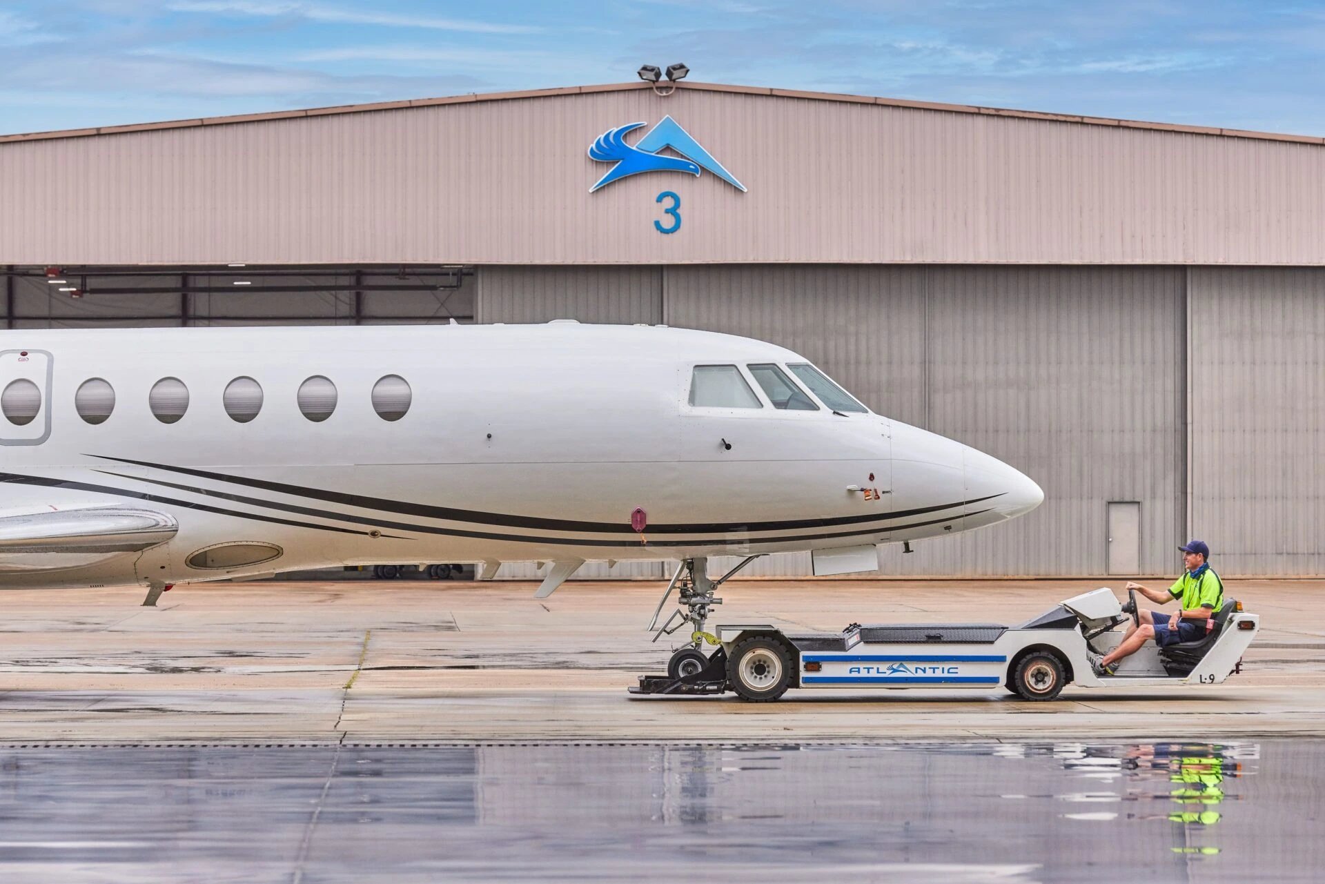 Apollo приобретает долю в Atlantic Aviation в сделке почти на $10 млрд