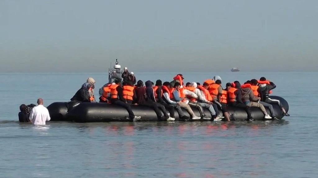 Channel smuggling gangs turn to 'mega-dinghies' as small boat supply drops