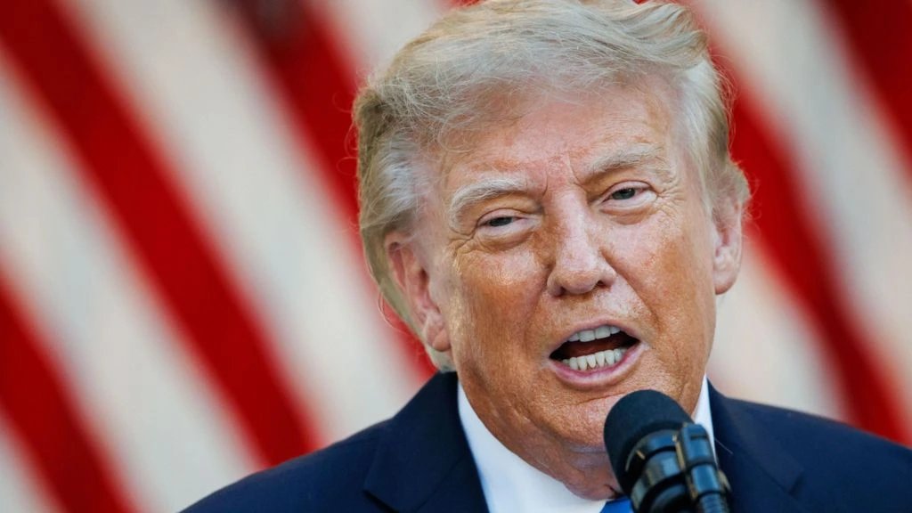 Трамп АҚШ Фолкленд дауында Британияға қолдау көрсетпеуі мүмкін екенін меңзеді