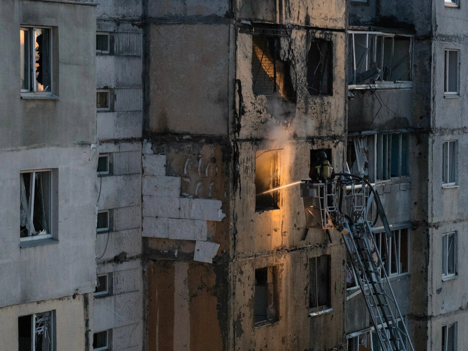Ресейдің Киевке соққысы 10 адамды жаралады, Зеленский АҚШ өкілдерімен келіссөз күтеді