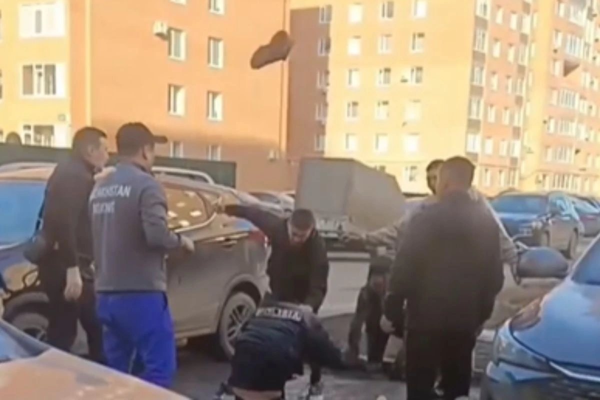 Қостанайлық үш тұрғынға полицейге шабуыл жасағаны үшін 10-15 жыл бас бостандығынан айыру жазасы тағайындалуы мүмкін