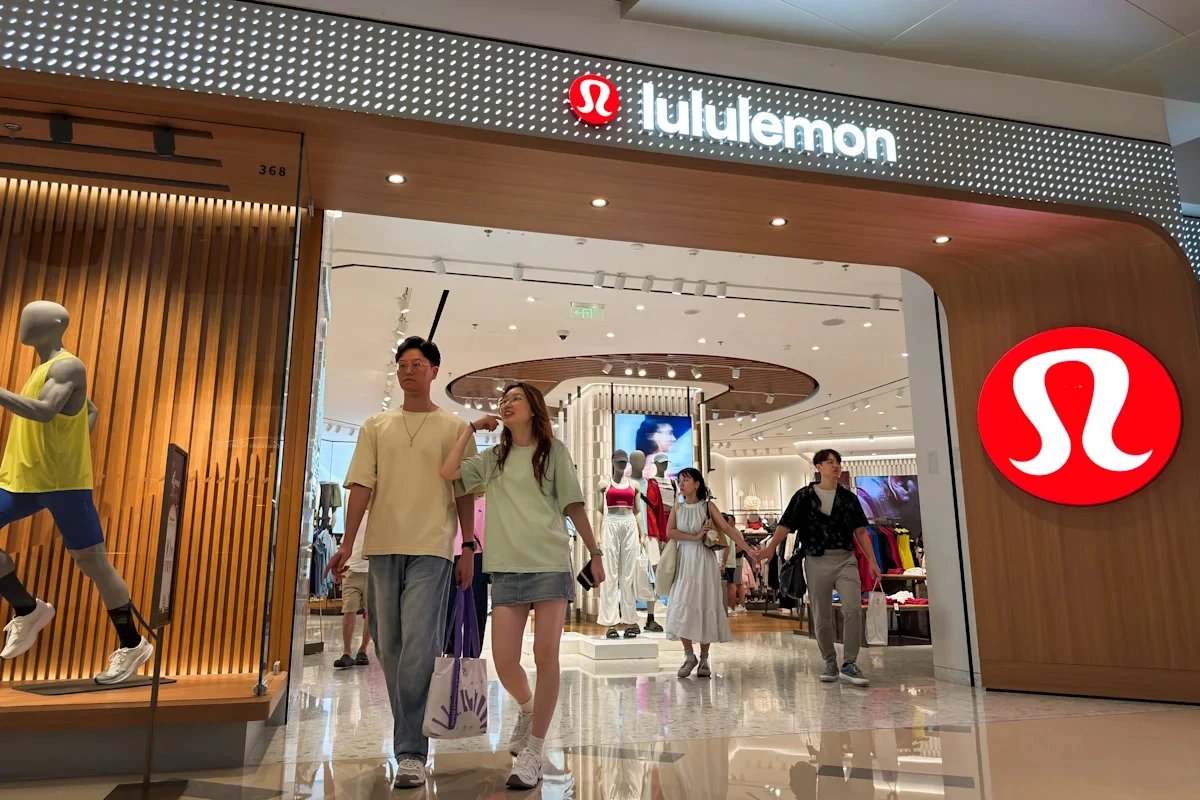 Lululemon CEO transition delay compounds sales decline and 20% stock drop
