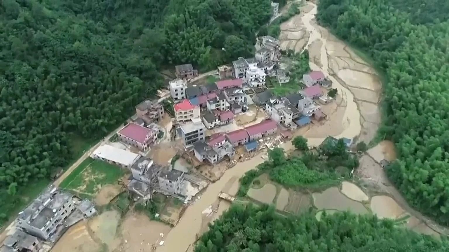 Landslide in Jiangxi kills one, leaves 11 missing