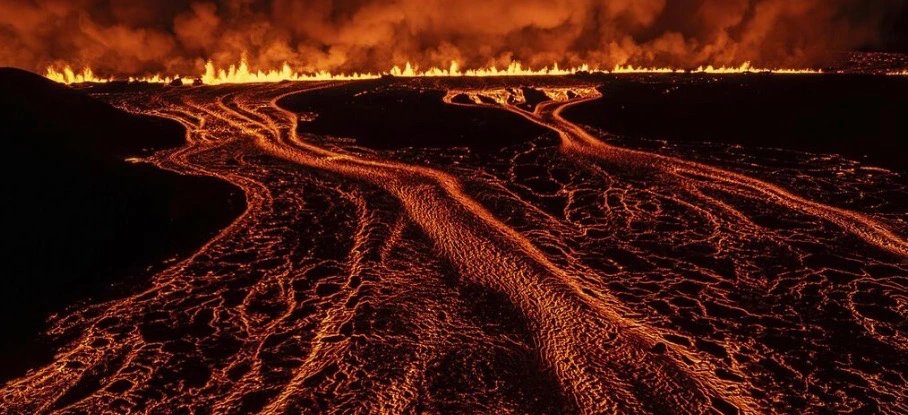 Jakarta's Soekarno-Hatta airport halts flights after Anak Krakatau eruption
