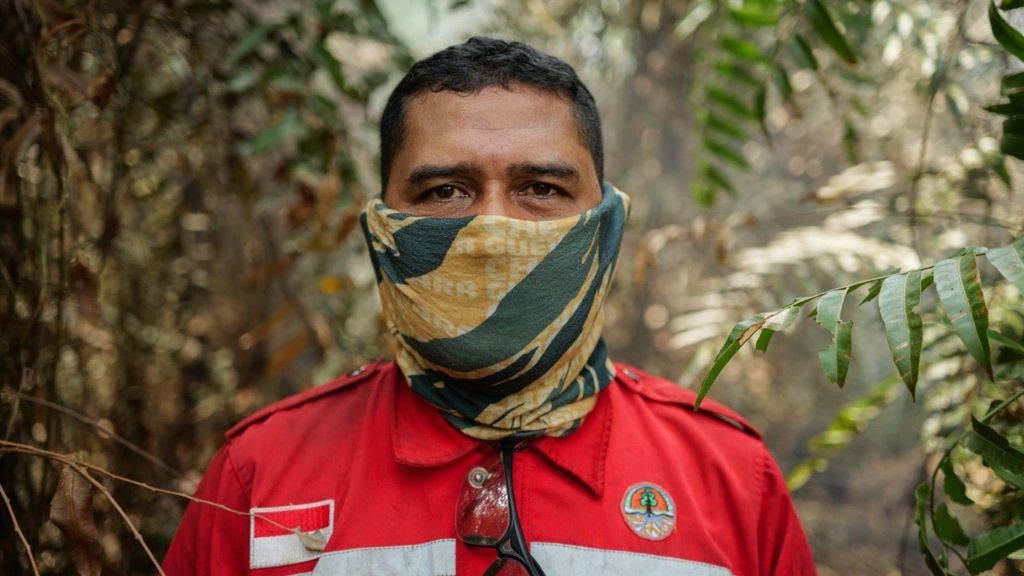 Indonesian volunteers battle Borneo peat fires releasing ancient carbon