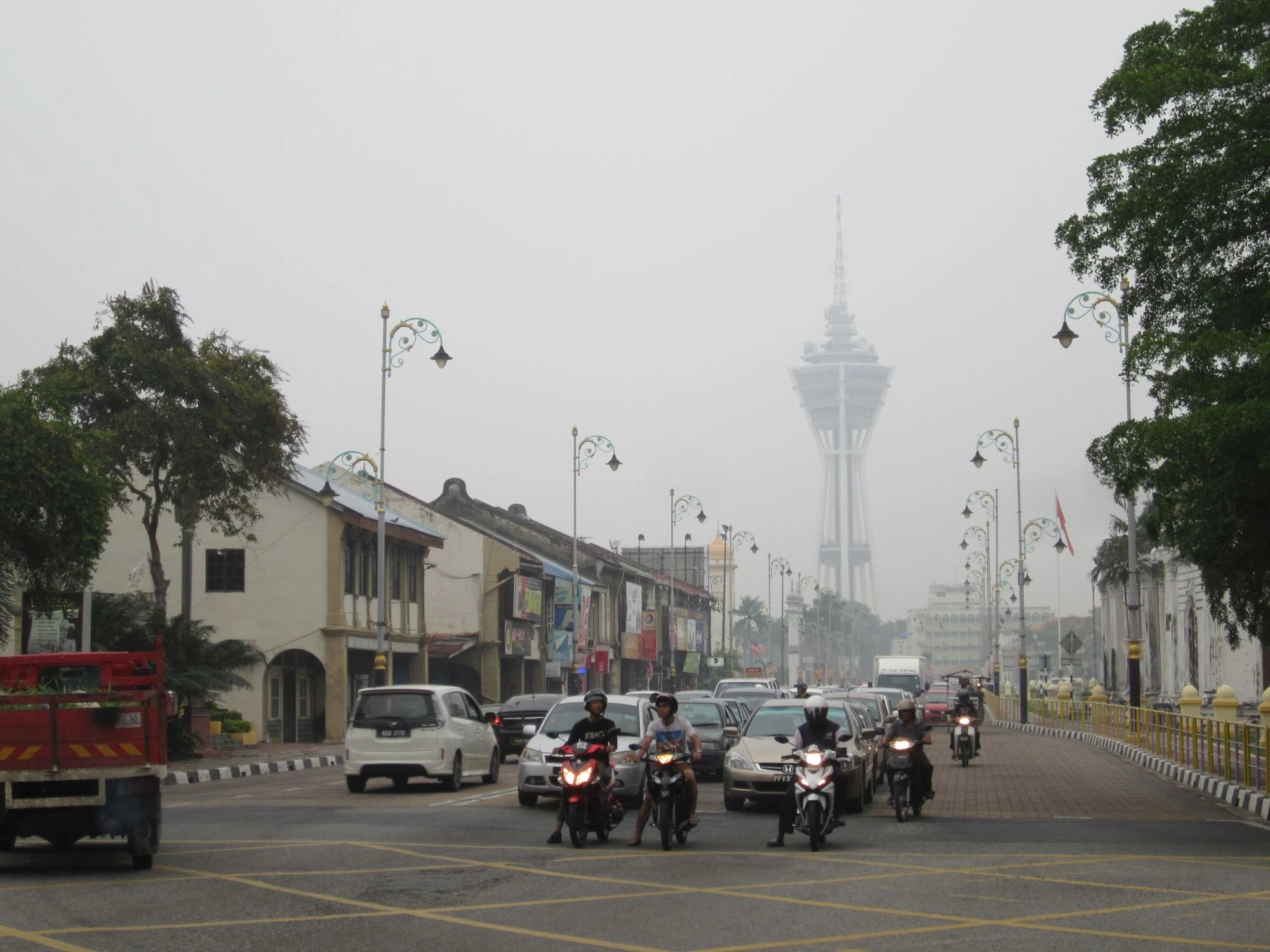 Sarawak Closes 647 Schools as Indonesian Wildfire Haze Hits Hazardous Levels