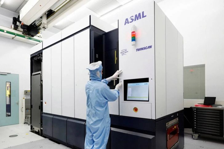 FT: CXMT и YMTC запаслись DUV-литографами ASML на три года