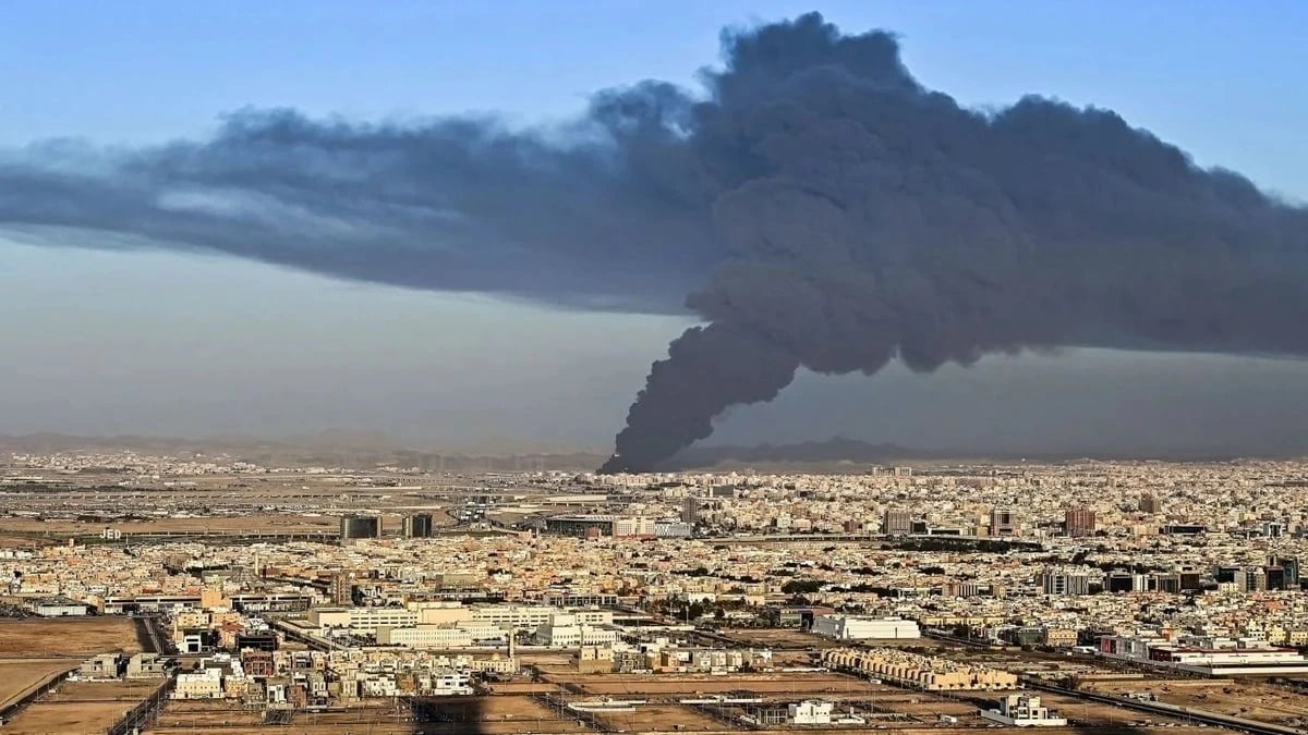 Houthis strike four Saudi cities and oil sites, wounding 73