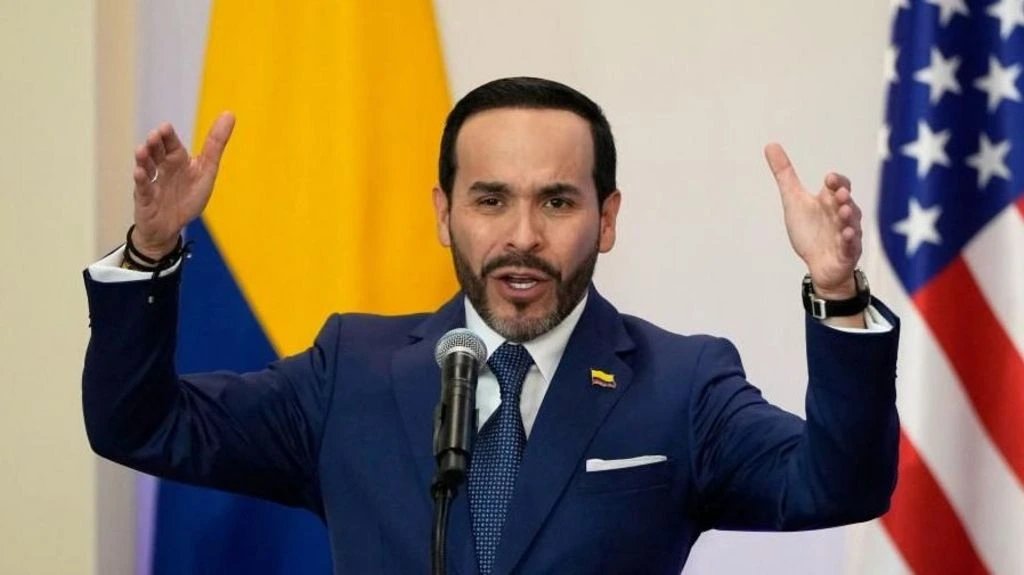 Colombia's De la Espriella lifts decade-old ban on carrying legal guns
