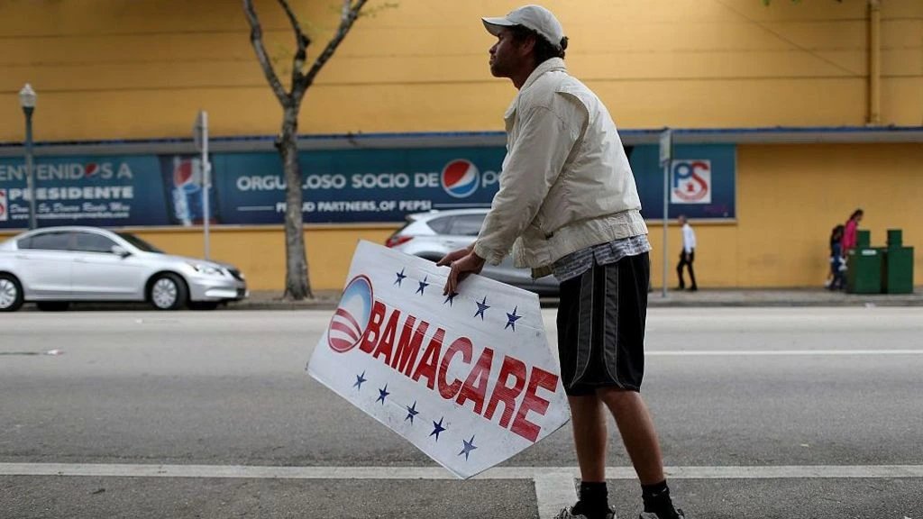 Трамп Obamacare бойынша артық төлем үшін 1 миллионға жуық америкалыққа $500 чек уәде етті