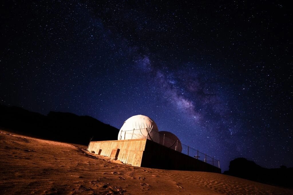 Unite supernova catalogue challenges constant dark energy model