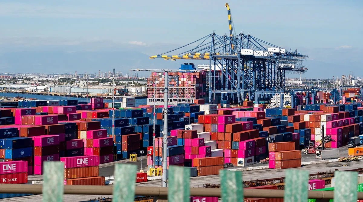 US tariff refunds fall to $10.5B in August as net revenue turns positive