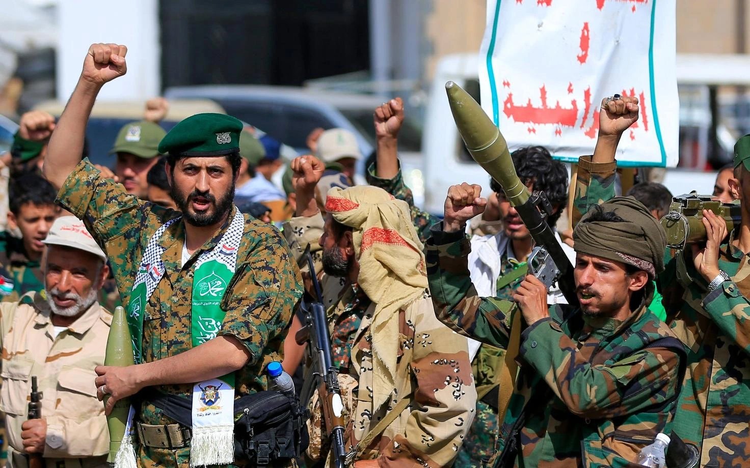 Yemen fighting kills 500 troops as Houthis seize Red Sea islands