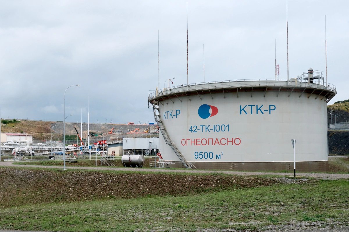 Казахстан приостановил отгрузку нефти на двух ВПУ КТК после атаки дрона