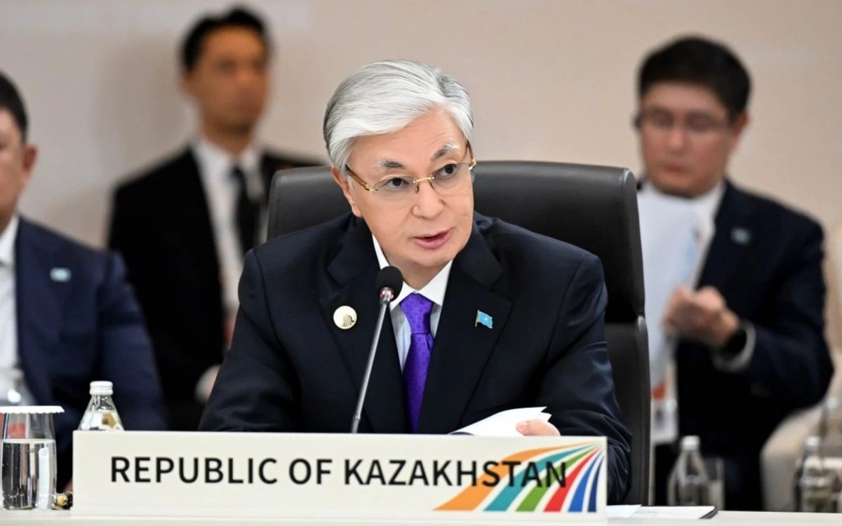 Токаев заявил о планах увеличить транзит через Казахстан до 100 млн тонн