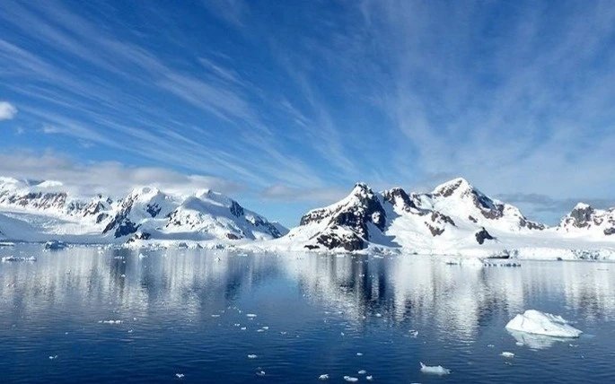 Greenland and Antarctica lost 12.5 trillion tonnes of ice since 1979