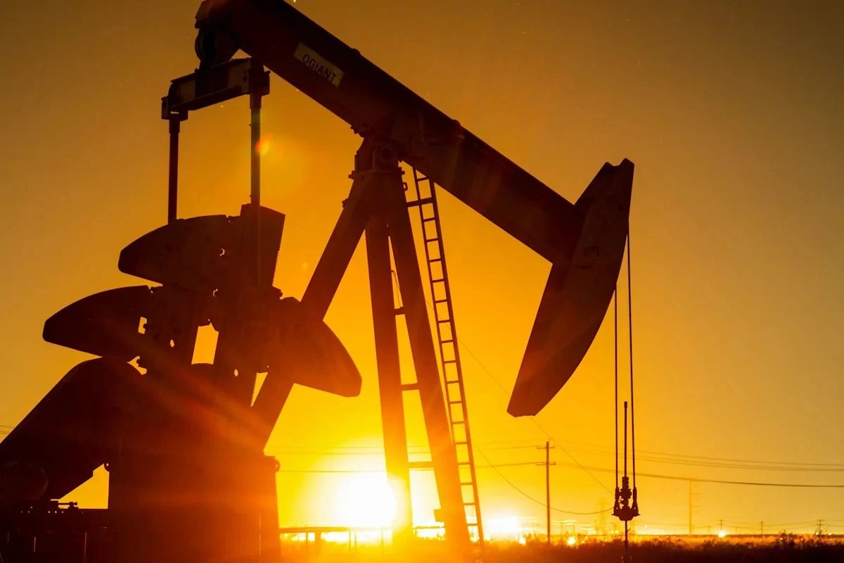 Нефть продолжает падение на фоне восстановления ключевого трубопровода Саудовской Аравии