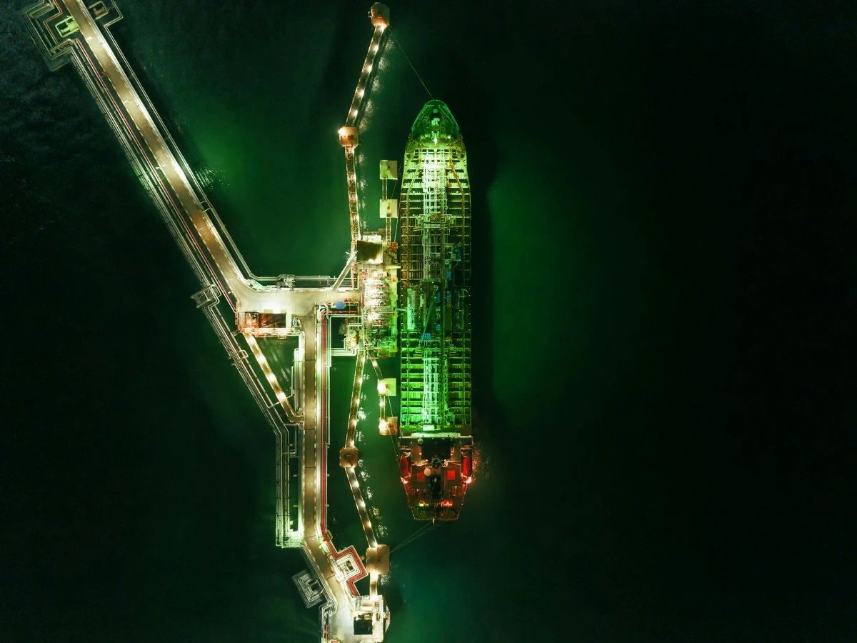Шок на сырьевых рынках выходит за пределы нефти: дизель, СПГ и металлы дорожают
