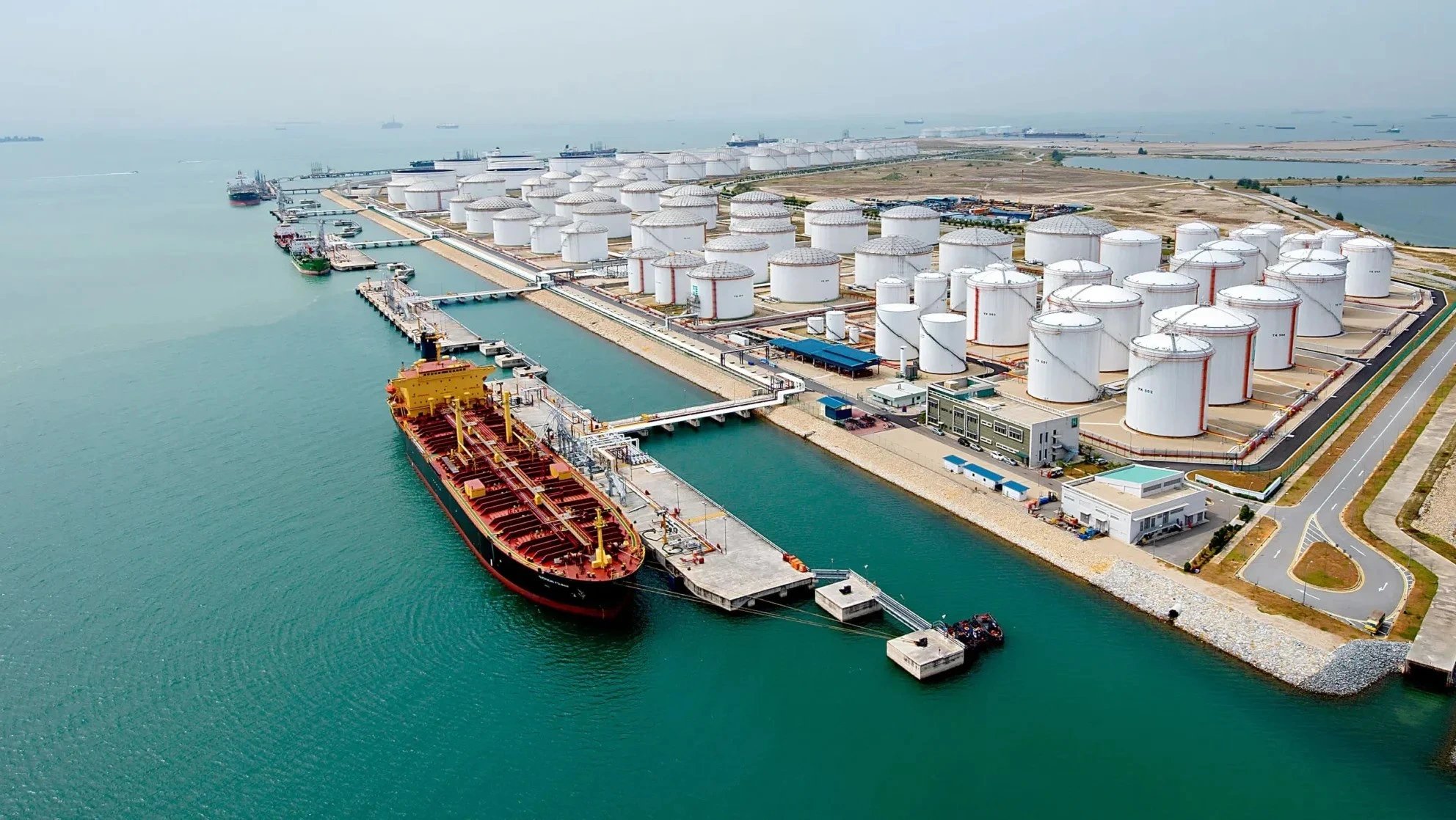 Иранская тайная нефтяная сеть потеряла более 11 миллиардов долларов из-за сбежавших посредников