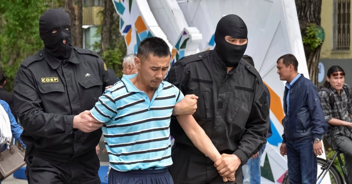 В Туркестанской области задержаны трое мужчин по подозрению в изнасиловании несовершеннолетних