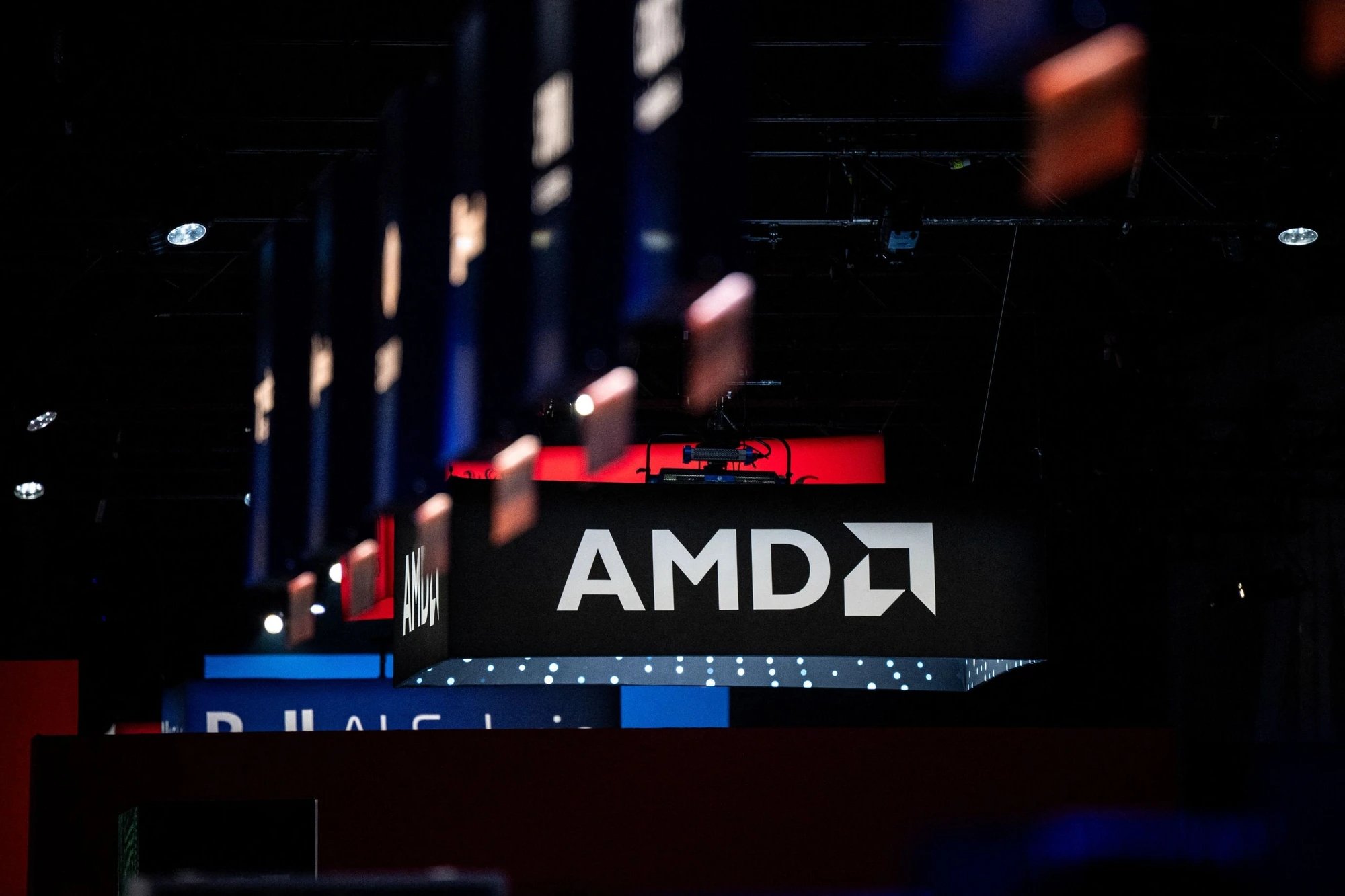 Капитализация AMD впервые превысила $1 трлн, обогнав Intel