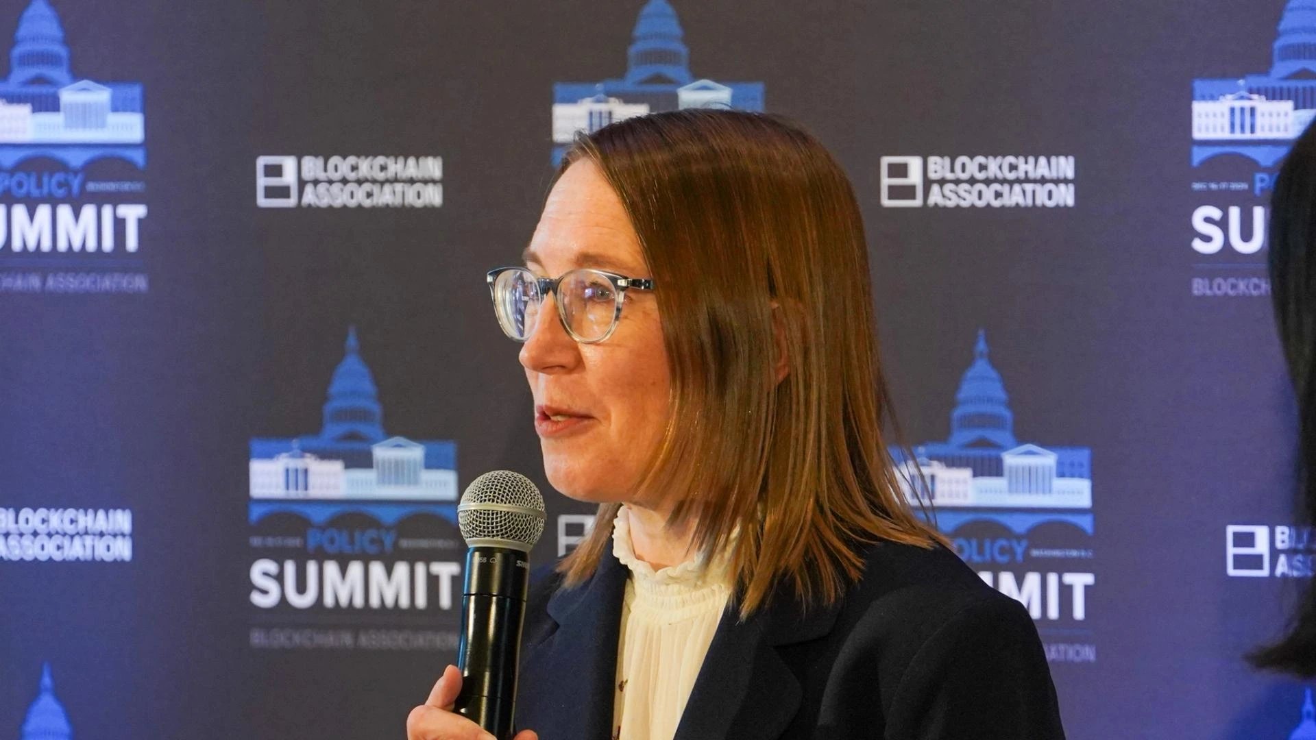 SEC комиссары Хестер Пирс 2 қазанда отставкаға кетеді