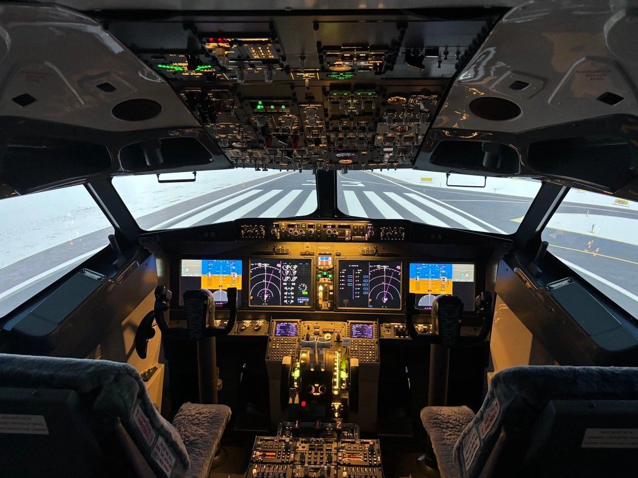 Boeing confirms 737 MAX software glitch may disable auto-navigation on landing