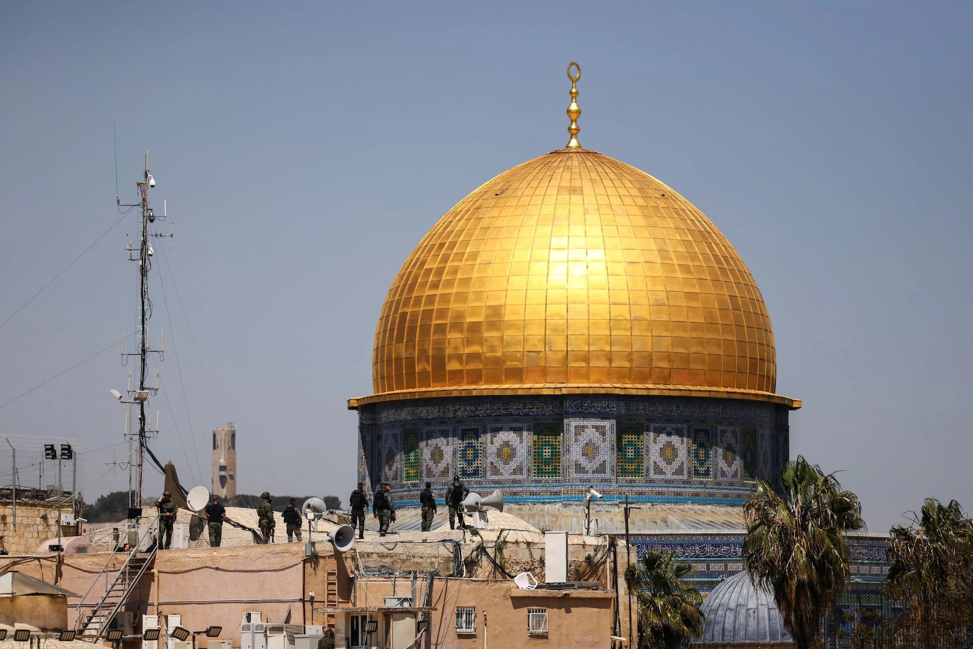Hundreds of Israelis enter Al-Aqsa compound under police escort on Sukkot